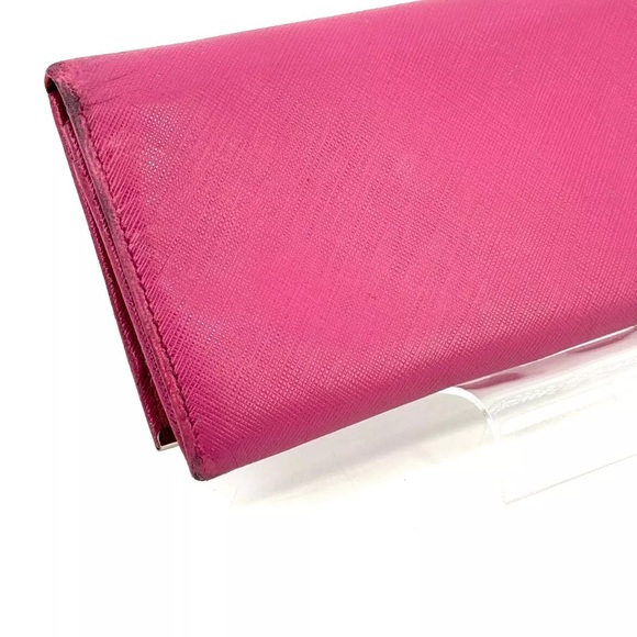 Salvatore Ferragamo Gancini Pink Leather Wallet 🩷🩷Final
Price! - Picture 3 of 15